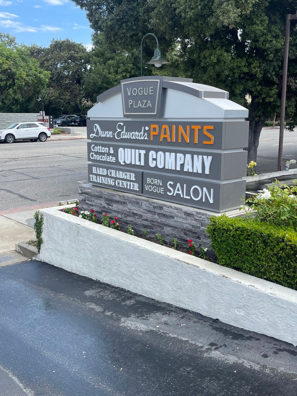Vogue Plaza sign featuring Dunn-Edwards Paints, Quilt Company, and Born Vogue Salon.